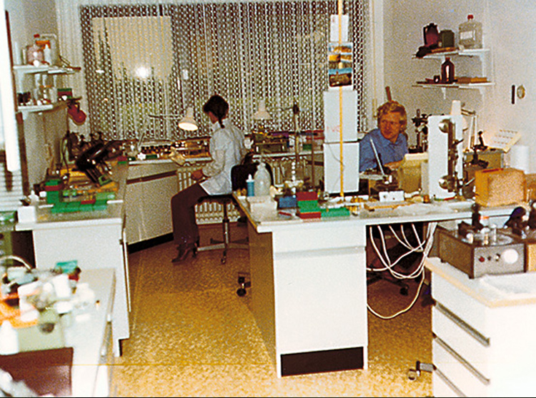 1978 - Gründung Hecht Contactlinsen GmbH
